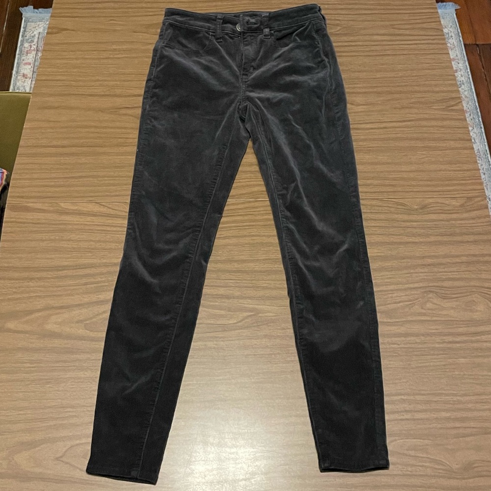 Size 2 Black Corduroy Hi-Rise Jegging. American Eagle. NWT.
